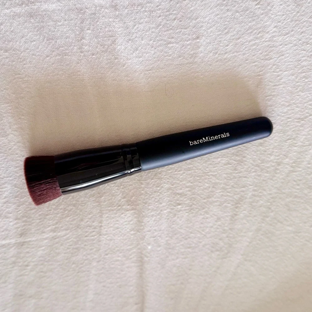 bareMinerals Precision Face Brush for Foundation & Powder